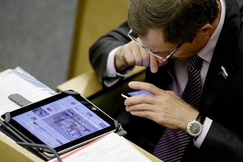 Гаджеты Apple в Госдуме РФ